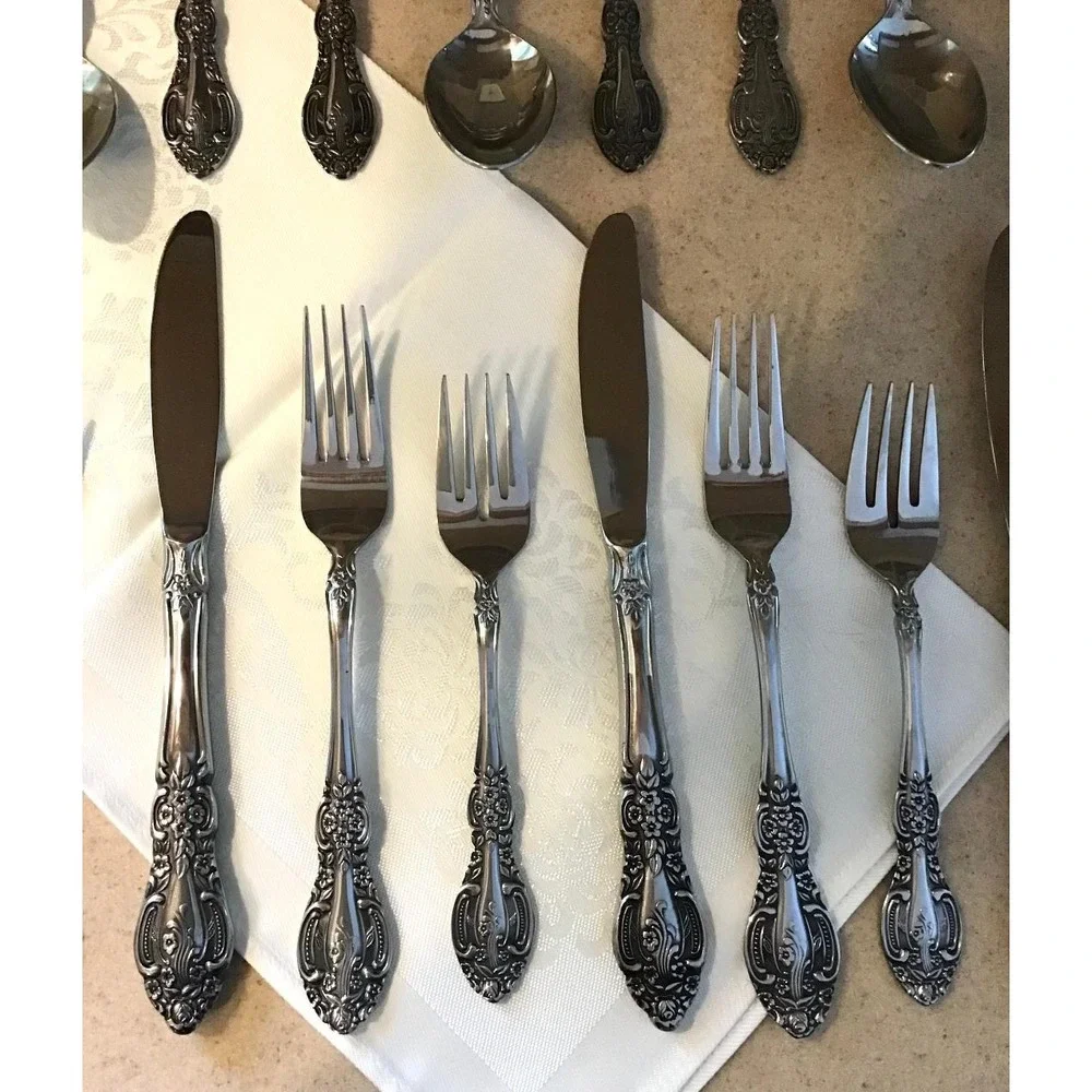 Vintage Oneida Michelangelo Victorian Flatware Set Silverplate 40 Pieces